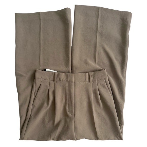 NWT💕 Aritzia The Effortless Pant Wider* Crepette - Nomad Taupe - Picture 7 of 7